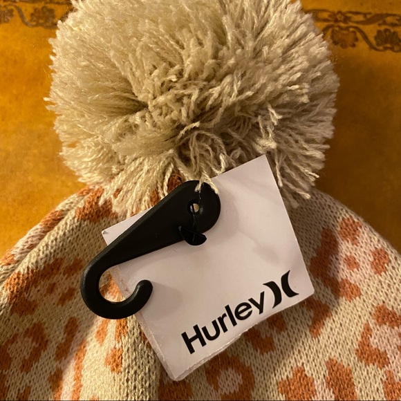 NWT Hurley Leopard Print Vermont Pom Pom Beanie Hat Cheetah Animal Winter Warm - Picture 3 of 5